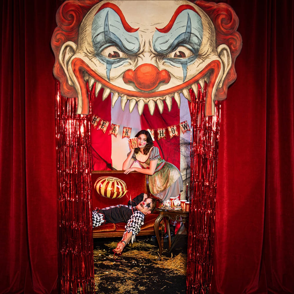 Halloween Freak Show Türdekoration 145 x 89 cm
