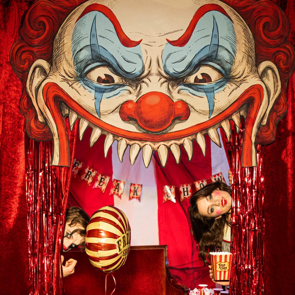 Halloween Freak Show Türdekoration 145 x 89 cm