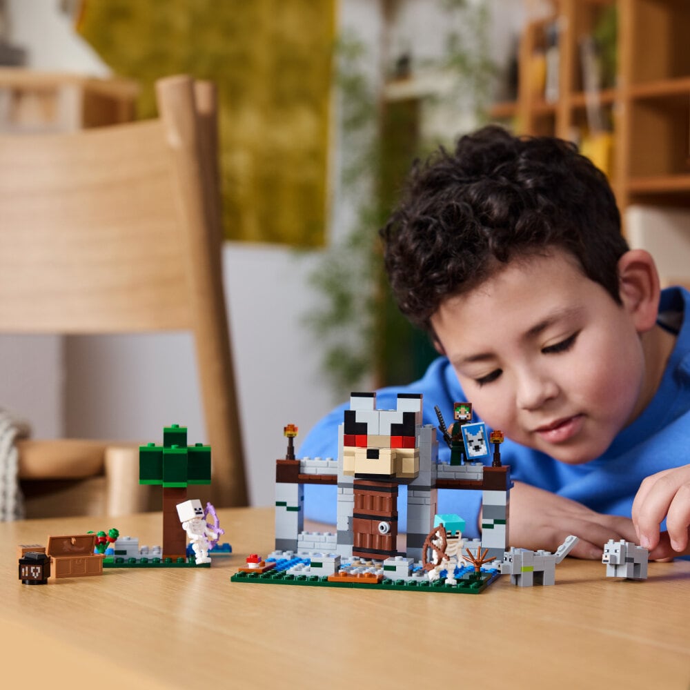 LEGO Minecraft - Die Wolfsfestung 8+