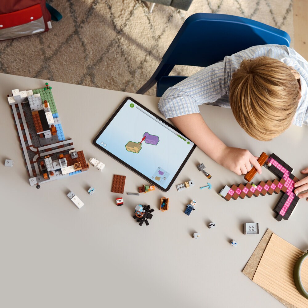 LEGO Minecraft - Die Spitzhackenmine 8+