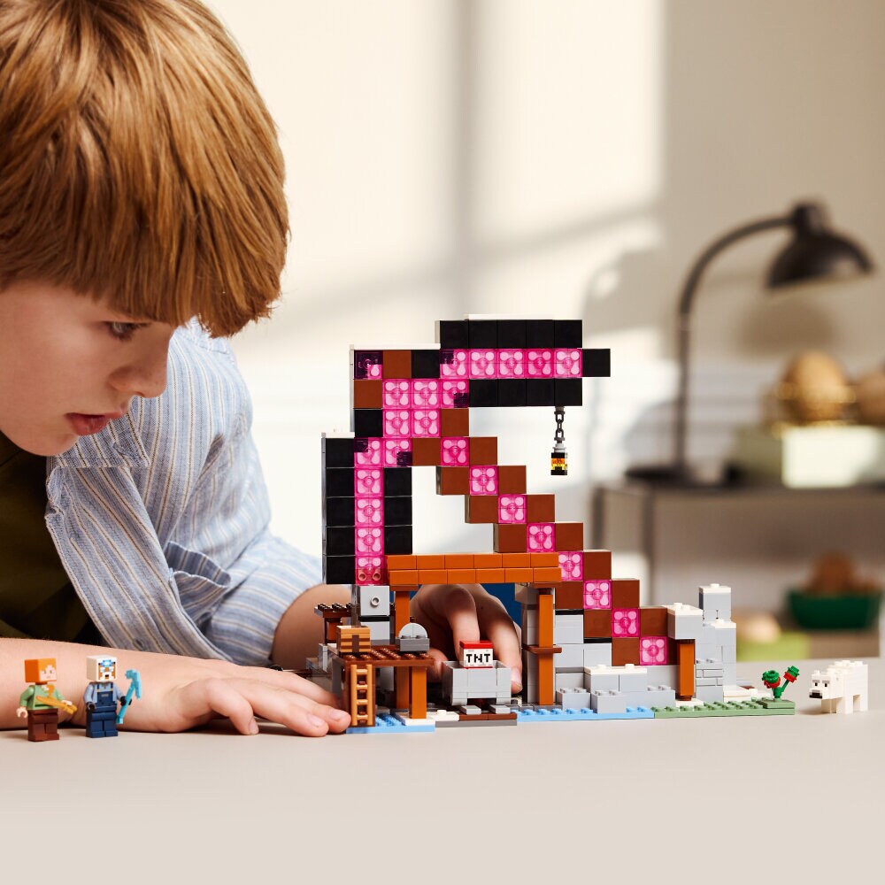LEGO Minecraft - Die Spitzhackenmine 8+
