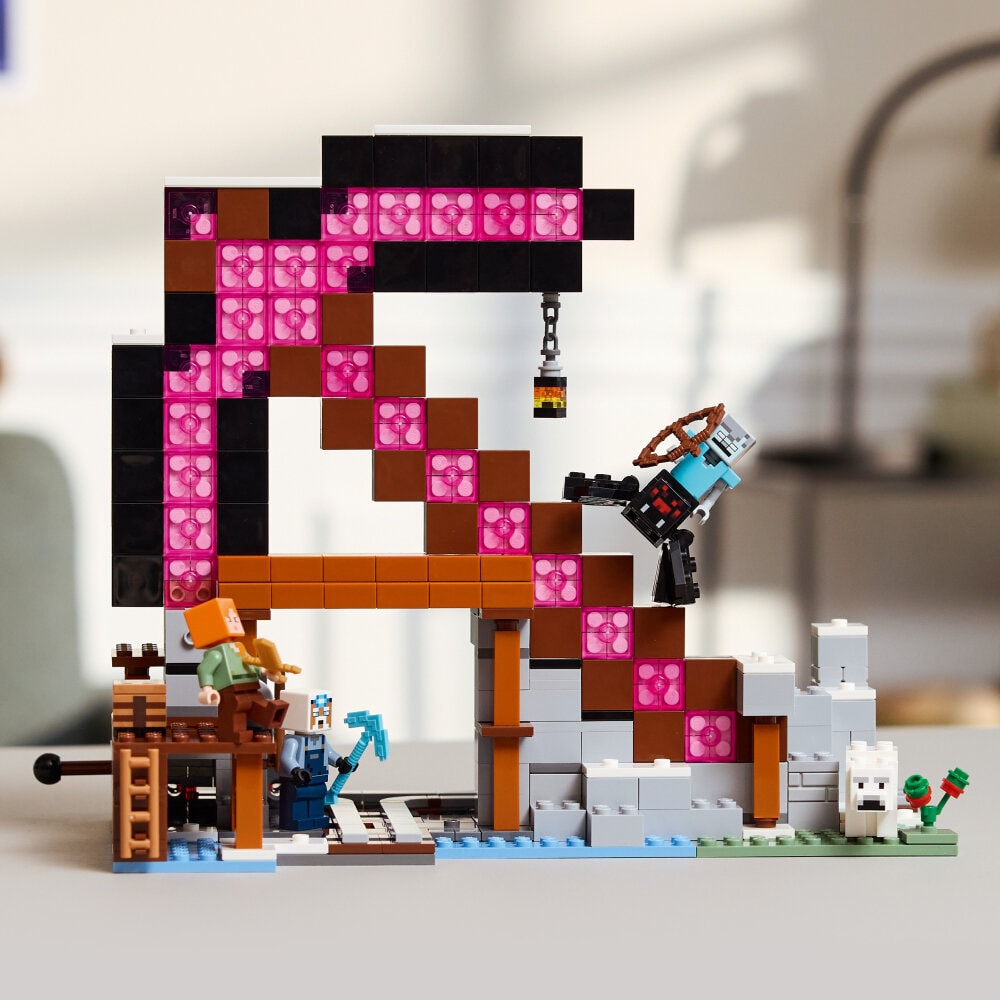 LEGO Minecraft - Die Spitzhackenmine 8+