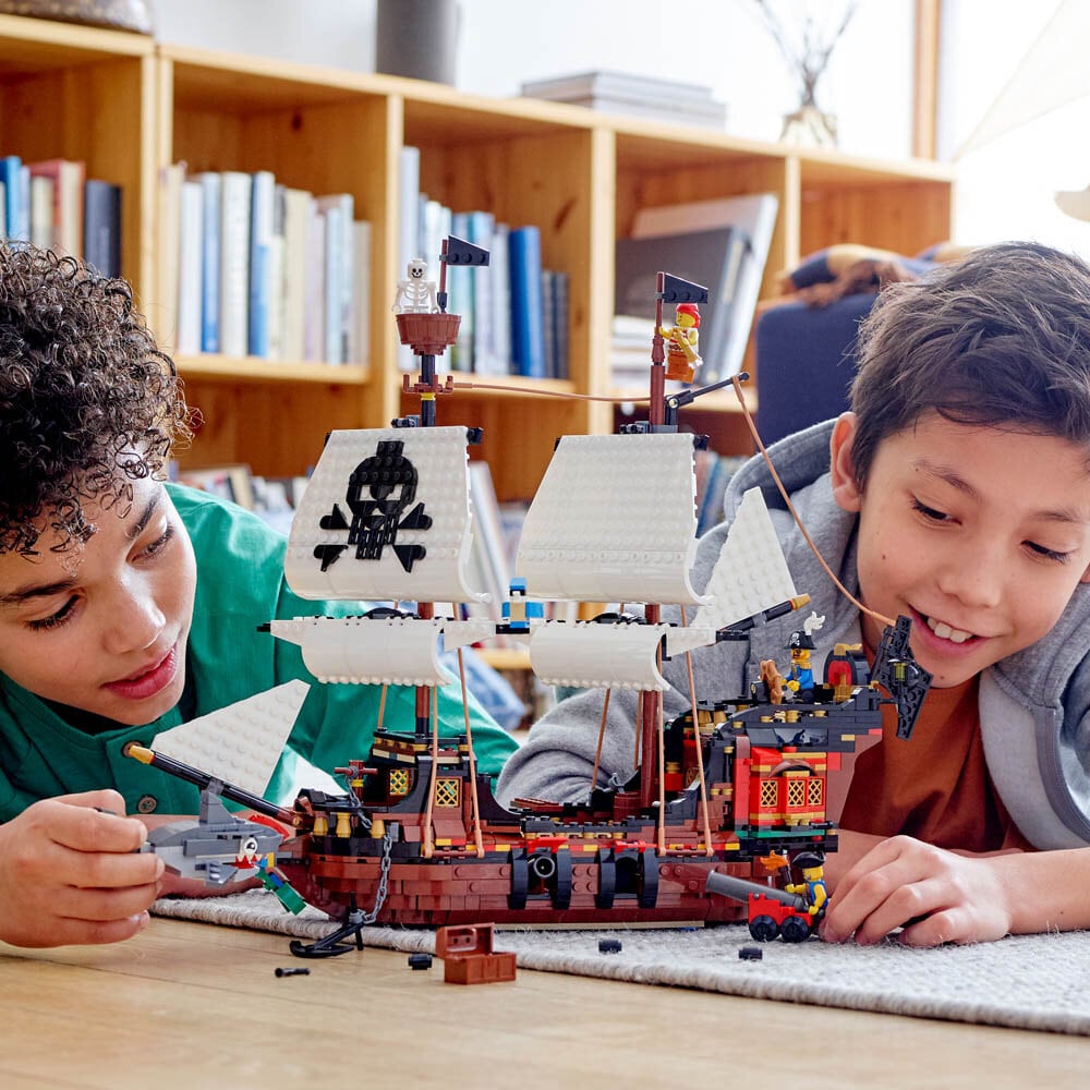 LEGO Creator Piratenschiff 9+
