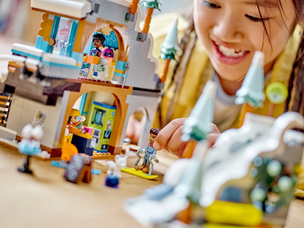 LEGO Friends - Skipiste und Café 9+