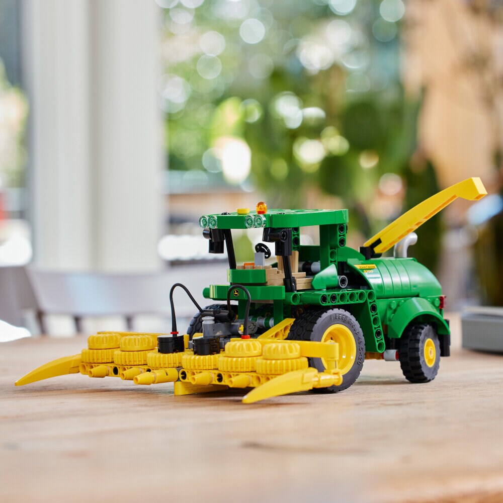 LEGO Technic - John Deere 9700 Forage Harvester 9+