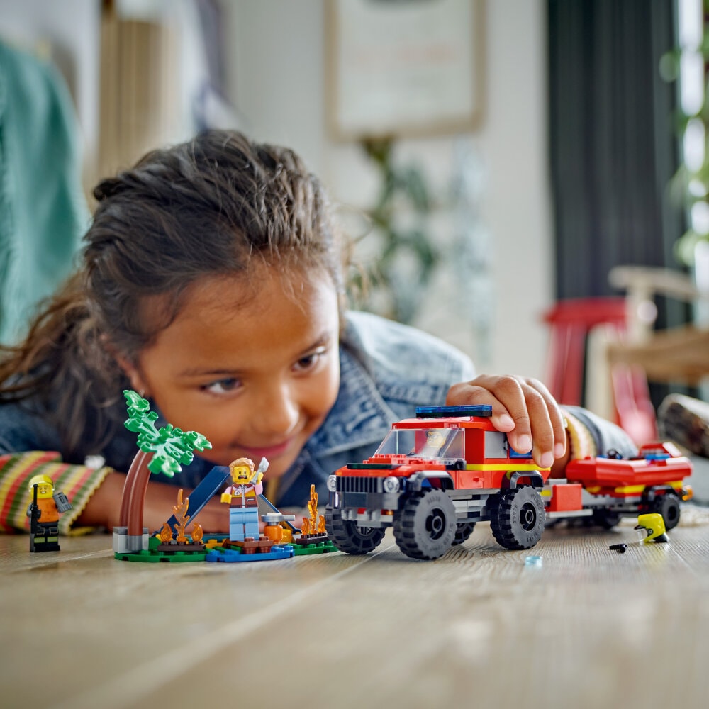 LEGO City - Feuerwehrgeländewagen mit Rettungsboot 5+