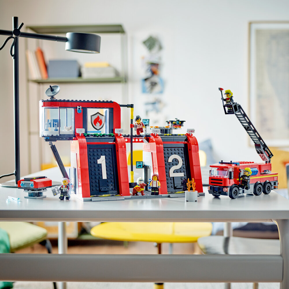 LEGO City - Feuerwehrstation mit Drehleiterfahrzeug 6+