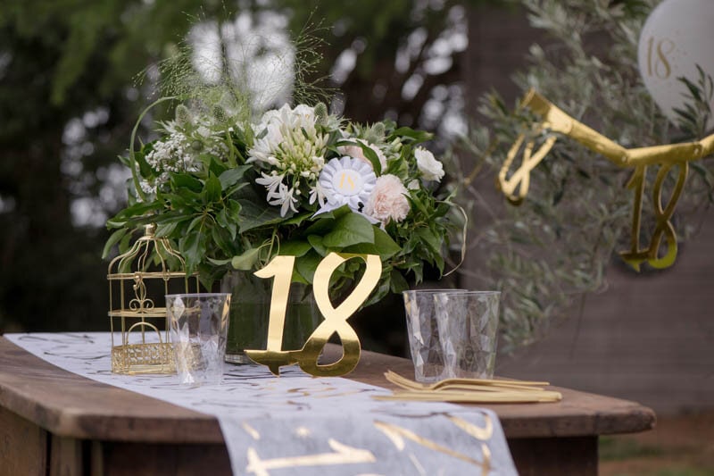 Golddekorationen aus Pappe 20 cm 30. Geburtstag 4er-Pack