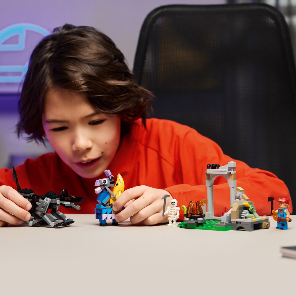 LEGO Fortnite - Das Lager von Schali und der Zündkerzenkünstlerin 7+