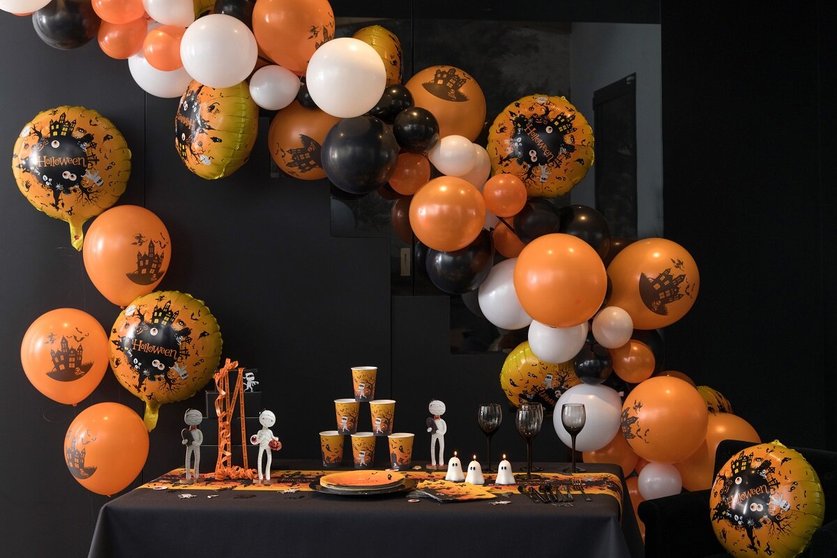 DIY Ballongirlande Haunted House