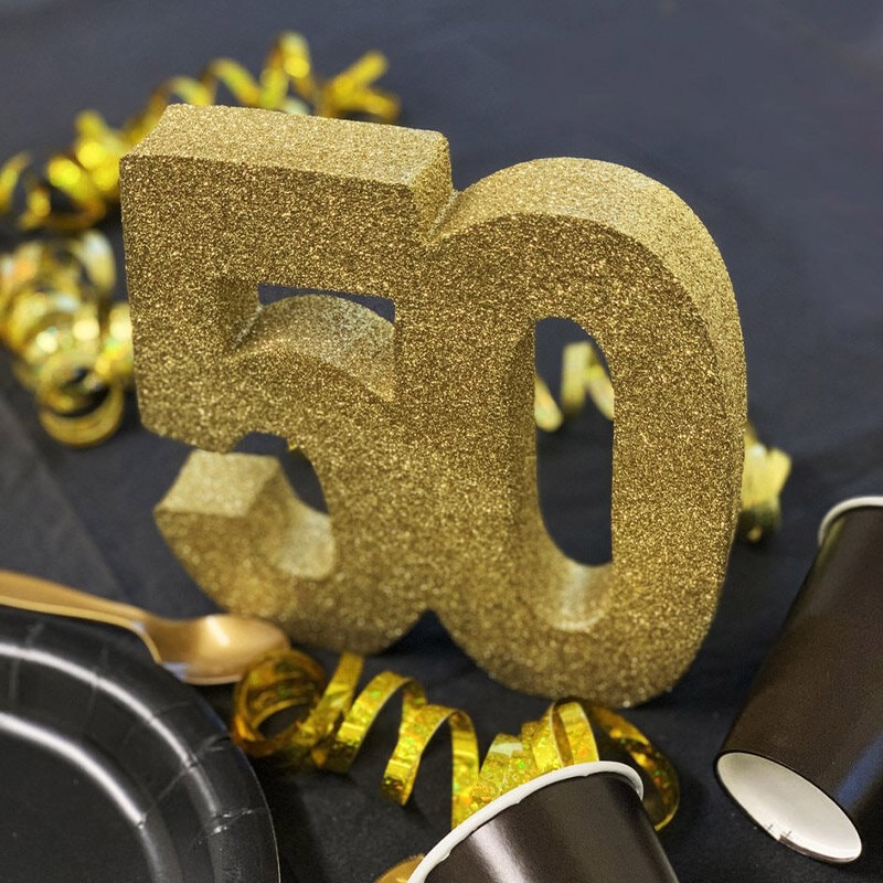 Goldglitzernde Tischdekoration 50. Geburtstag