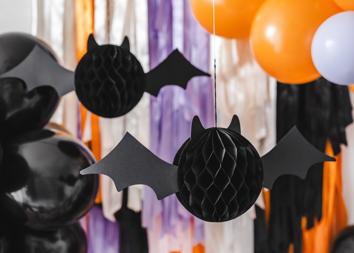 Hängedeko Fledermaus aus Wabenpapier 45 cm