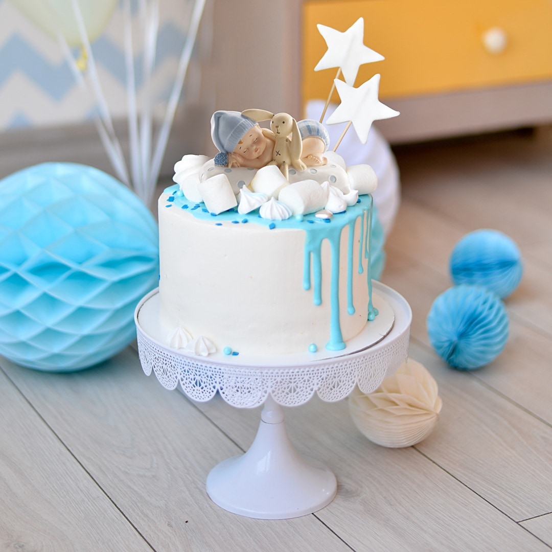 Tortenfigur - Baby in Blau mit Kuscheltier 10 cm