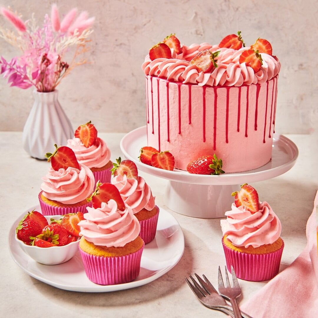 FunCakes Enchanted Cream® Strawberry Backmischung, 900 Gramm