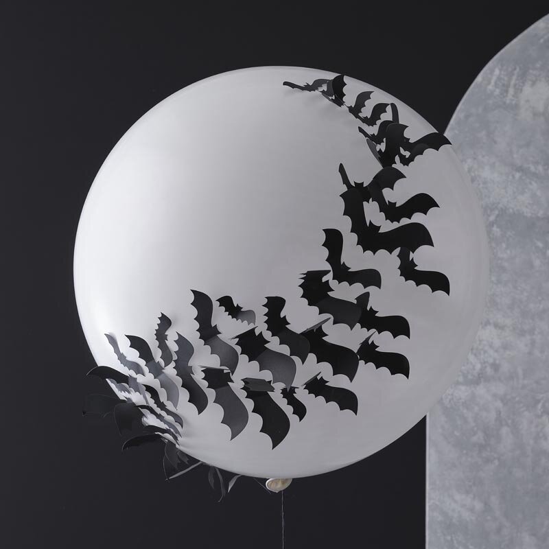 Kugelförmiger Ballon mit 3D-Fledermäusen