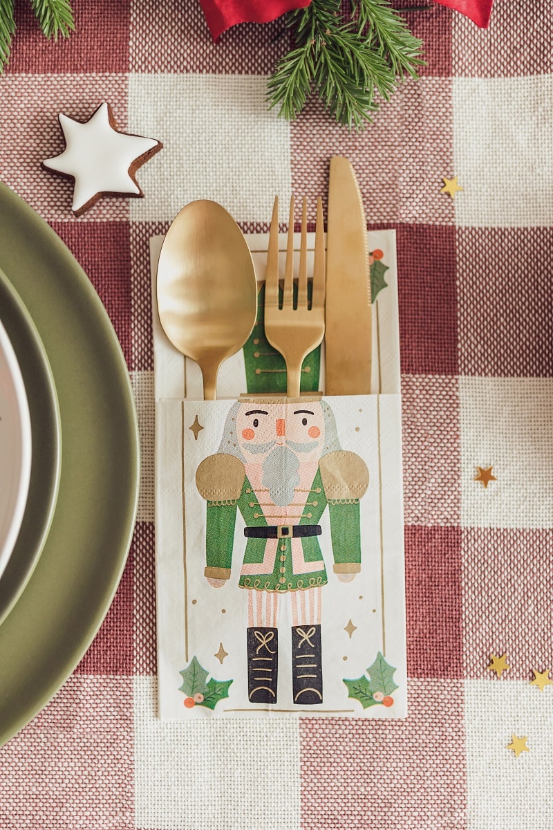 Weihnachtsservietten Nussknacker mit Bestecktasche 6er-Pack