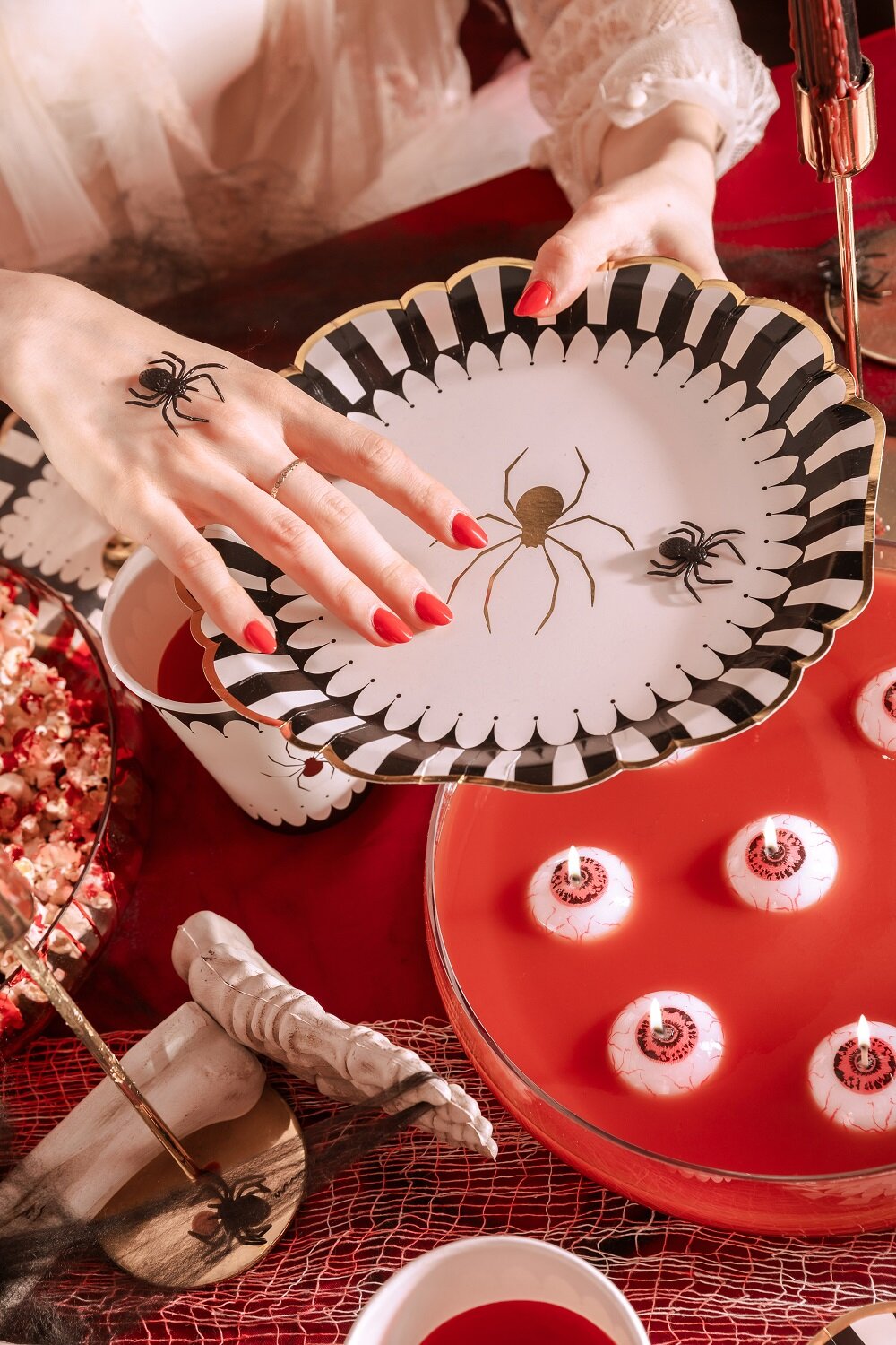 Halloween-Teller mit Goldspinne 6er-Pack
