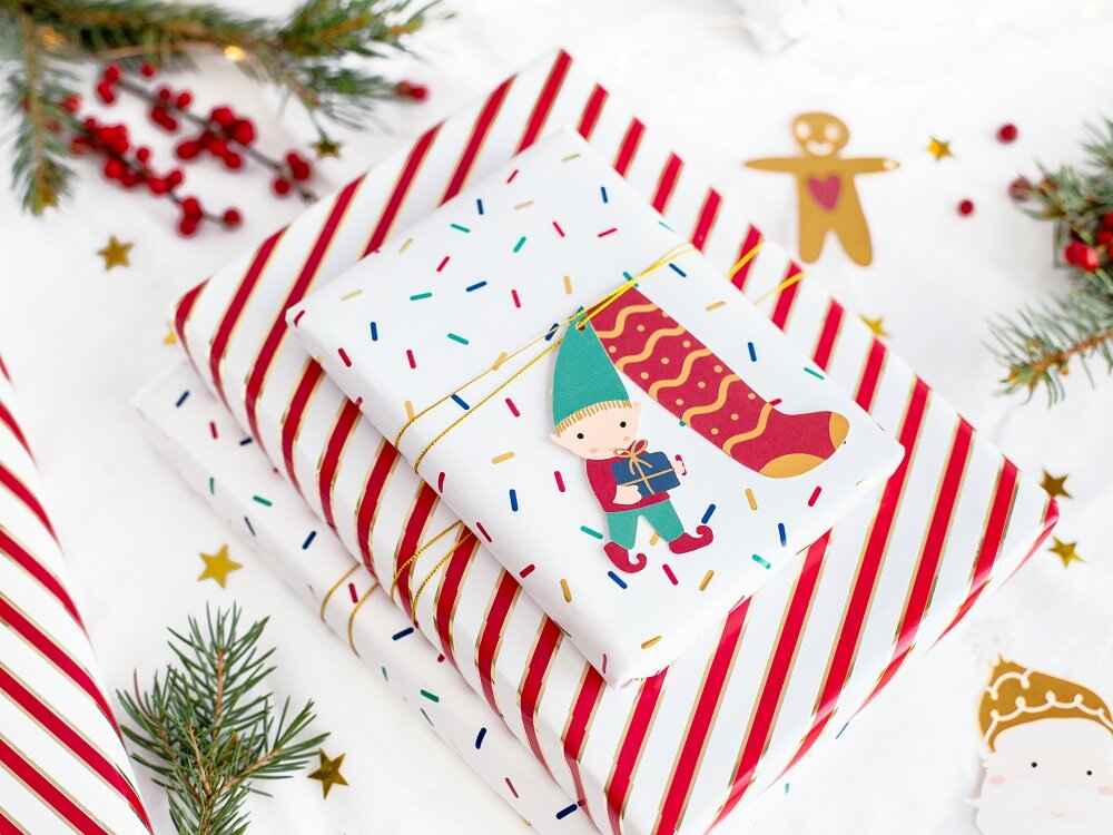 Weihnachtsgeschenketiketten mit Schnur 12er-Pack