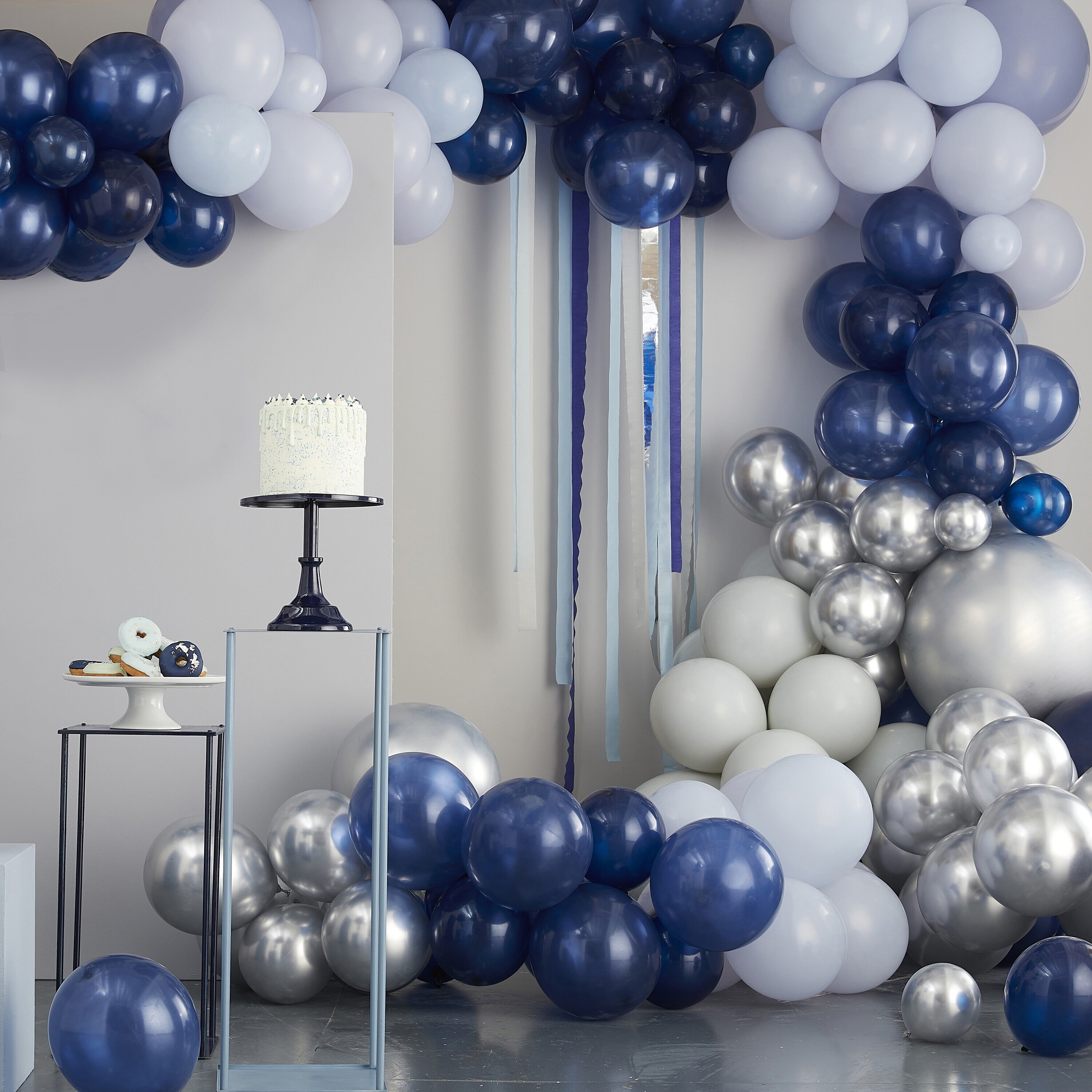 DIY Deluxe Ballongirlande - Silber, Blau und Dunkelblau